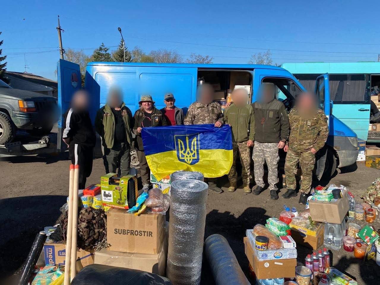Франківські волонтери привезли захисникам на фронт святкові посилки з дому (ФОТО)